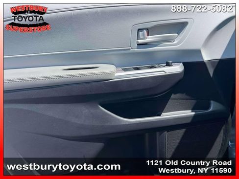 Used 2025 Toyota Sienna LE FWD image 20