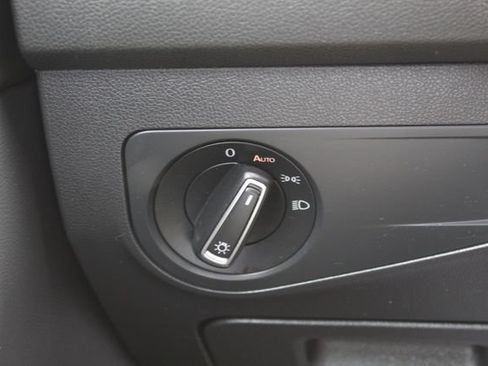 Used 2022 Volkswagen Tiguan SE AWD/4WD image 19