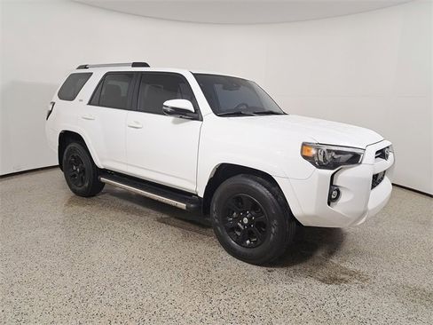 Used 2021 Toyota 4Runner SR5 Premium image 4