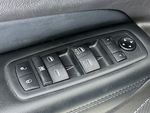 Used 2021 Jeep Grand Cherokee Laredo X image 20