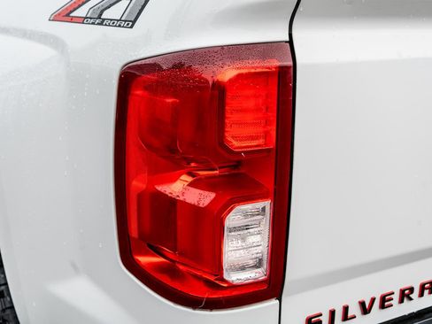 Used 2018 Chevrolet Silverado 1500 LTZ Z71 w/ Redline Edition image 8