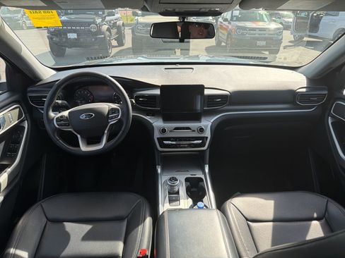 Used 2020 Ford Explorer XLT w/ Equipment Group 202A image 24