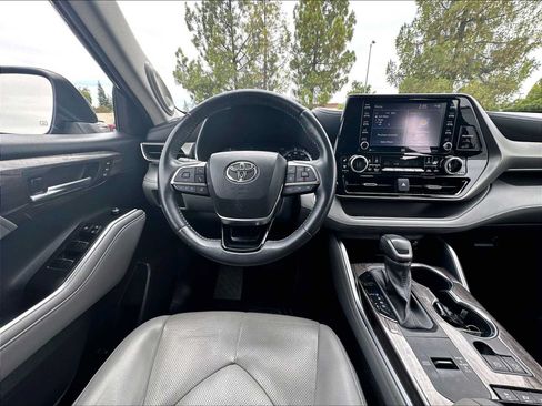 Used 2021 Toyota Highlander Limited AWD/4WD image 8