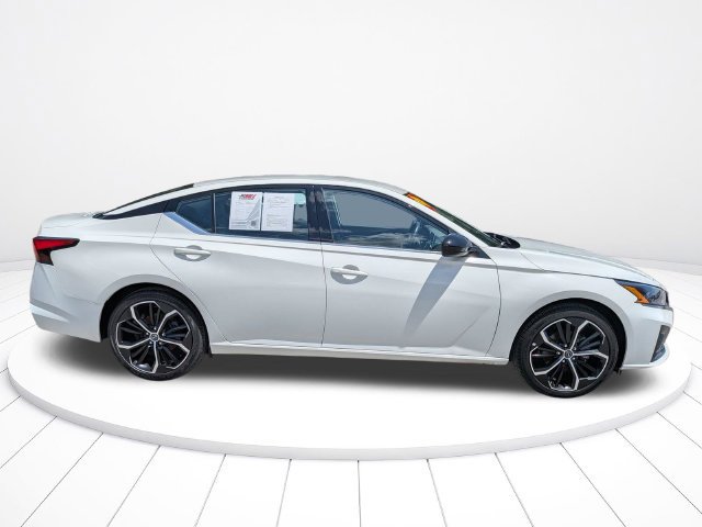 Used 2025 Nissan Altima 2.5 SR FWD image 3