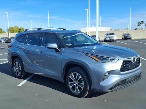 Used 2021 Toyota Highlander XLE image 5