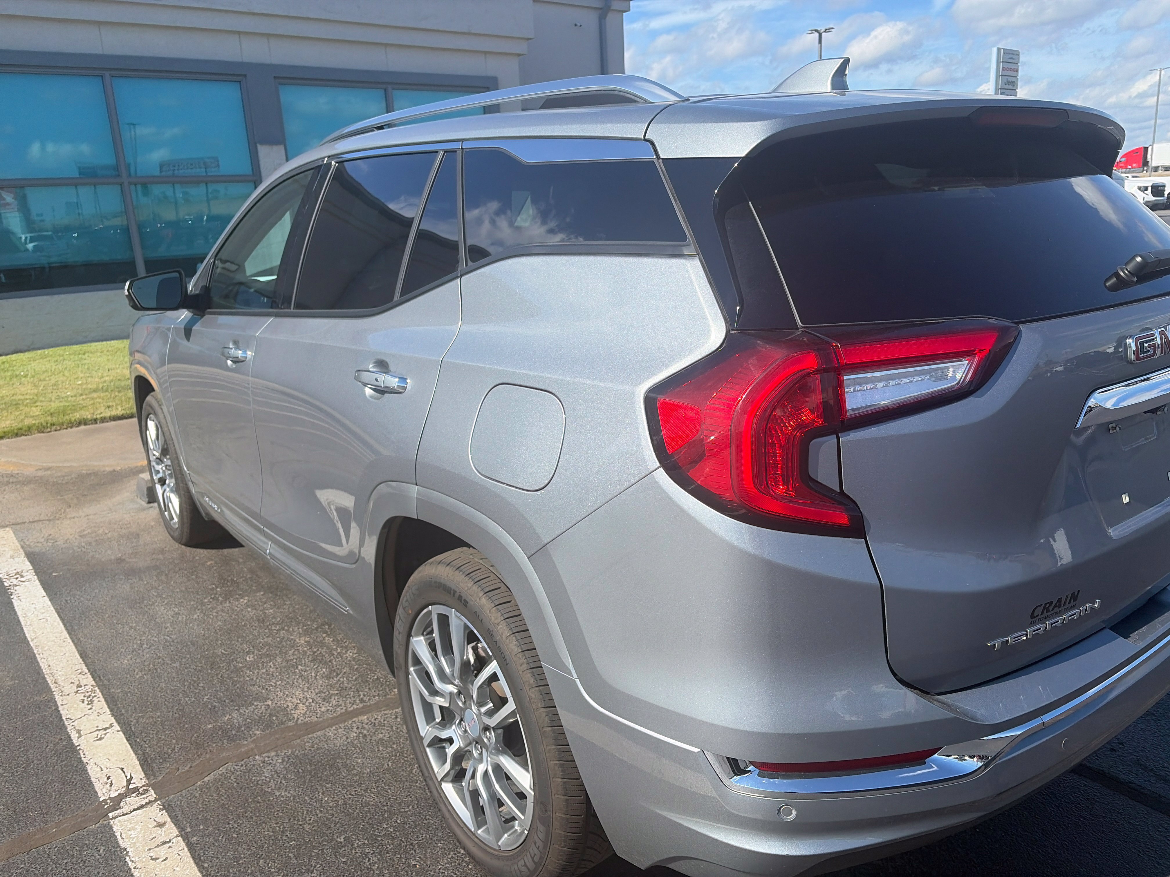 Used 2024 GMC Terrain Denali w/ Denali Premium Package AWD/4WD image 7