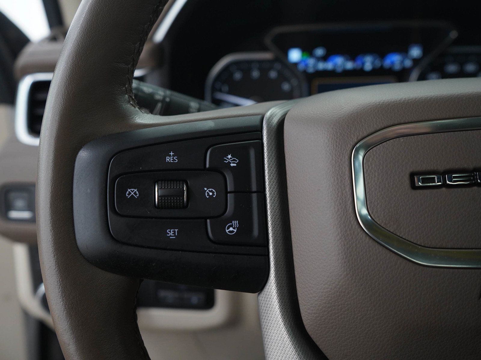 Used 2021 GMC Yukon Denali w/ Denali Ultimate Package AWD/4WD image 30