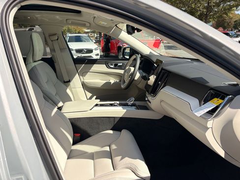 New 2026 Volvo XC60 B5 Ultra w/ Climate Package image 27