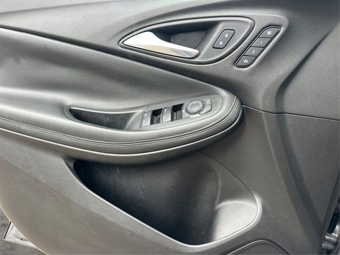Used 2021 Buick Encore GX Essence w/ Experience Buick Package FWD image 28