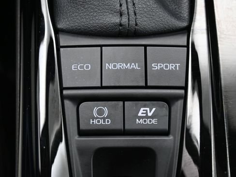 Used 2025 Toyota Camry XLE w/ Premium Package image 28