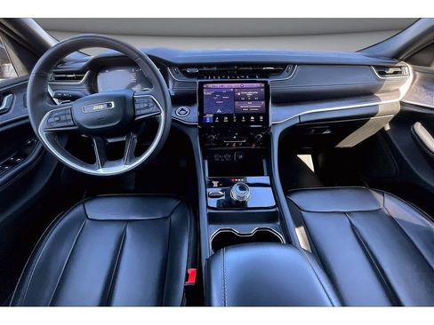 Used 2024 Jeep Grand Cherokee Limited AWD/4WD image 17