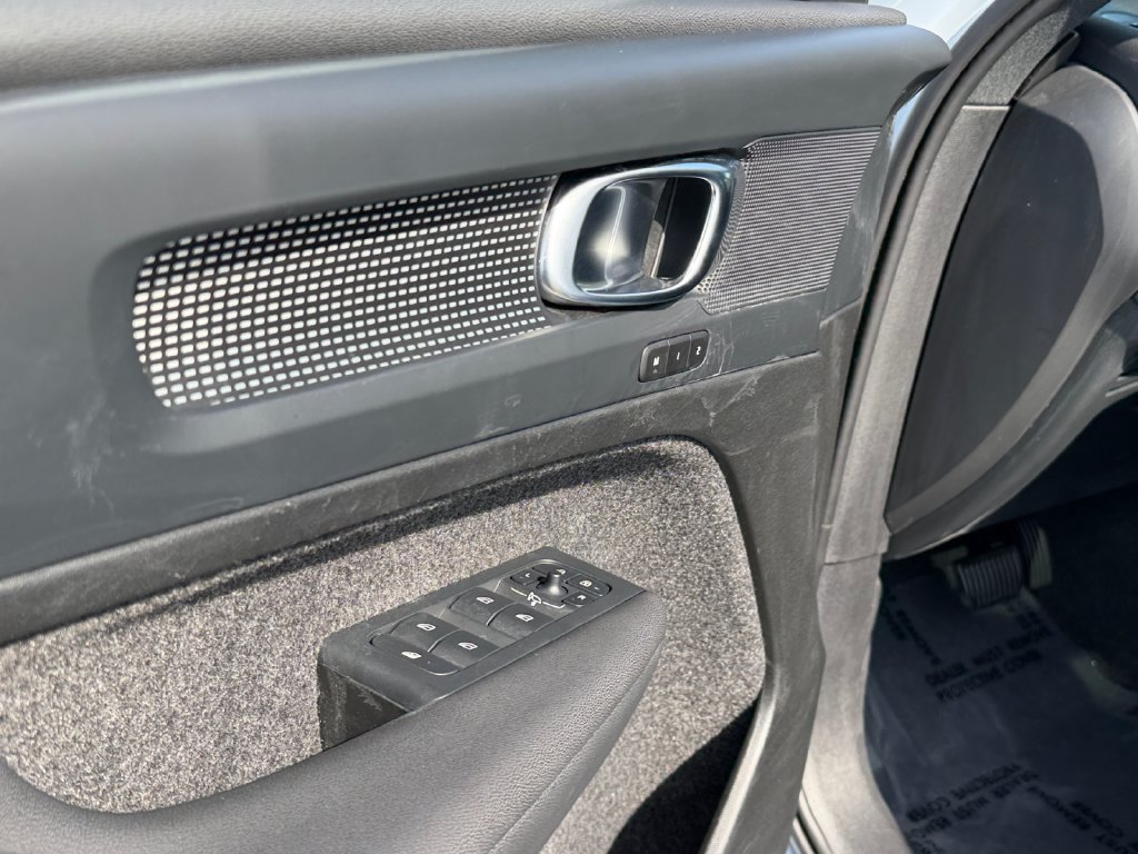 Certified 2024 Volvo XC40 B5 Plus AWD/4WD image 15