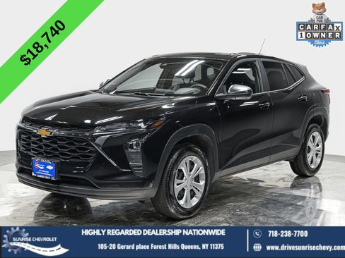 Used 2025 Chevrolet Trax LS FWD image 1