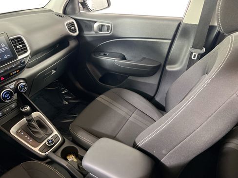 Used 2024 Hyundai Venue SEL FWD image 22