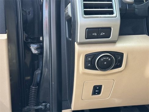 Used 2015 Ford F150 Lariat image 22