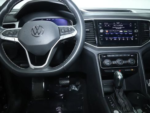 Certified 2021 Volkswagen Atlas Cross Sport SEL image 31