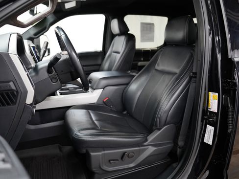 Used 2022 Ford F250 Lariat w/ Black Appearance Package image 4