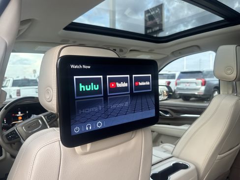 Used 2024 GMC Yukon Denali w/ Denali Reserve Package AWD/4WD image 24