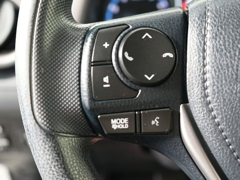 Used 2017 Toyota RAV4 LE FWD image 17