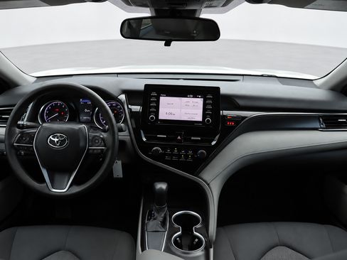 Used 2021 Toyota Camry LE w/ Carpet Mat Package (TMS) FWD image 19