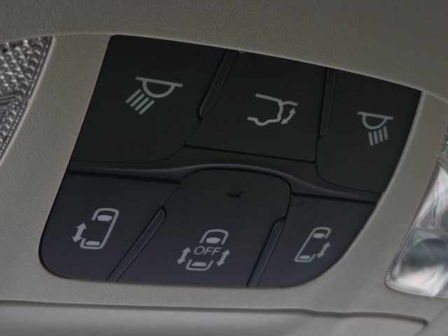 Used 2024 Chrysler Pacifica Touring-L FWD image 25