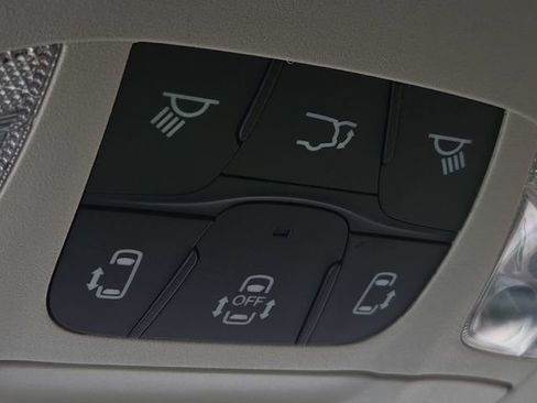 Used 2024 Chrysler Pacifica Touring-L FWD image 25