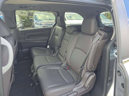 Certified 2024 Honda Odyssey Touring image 9
