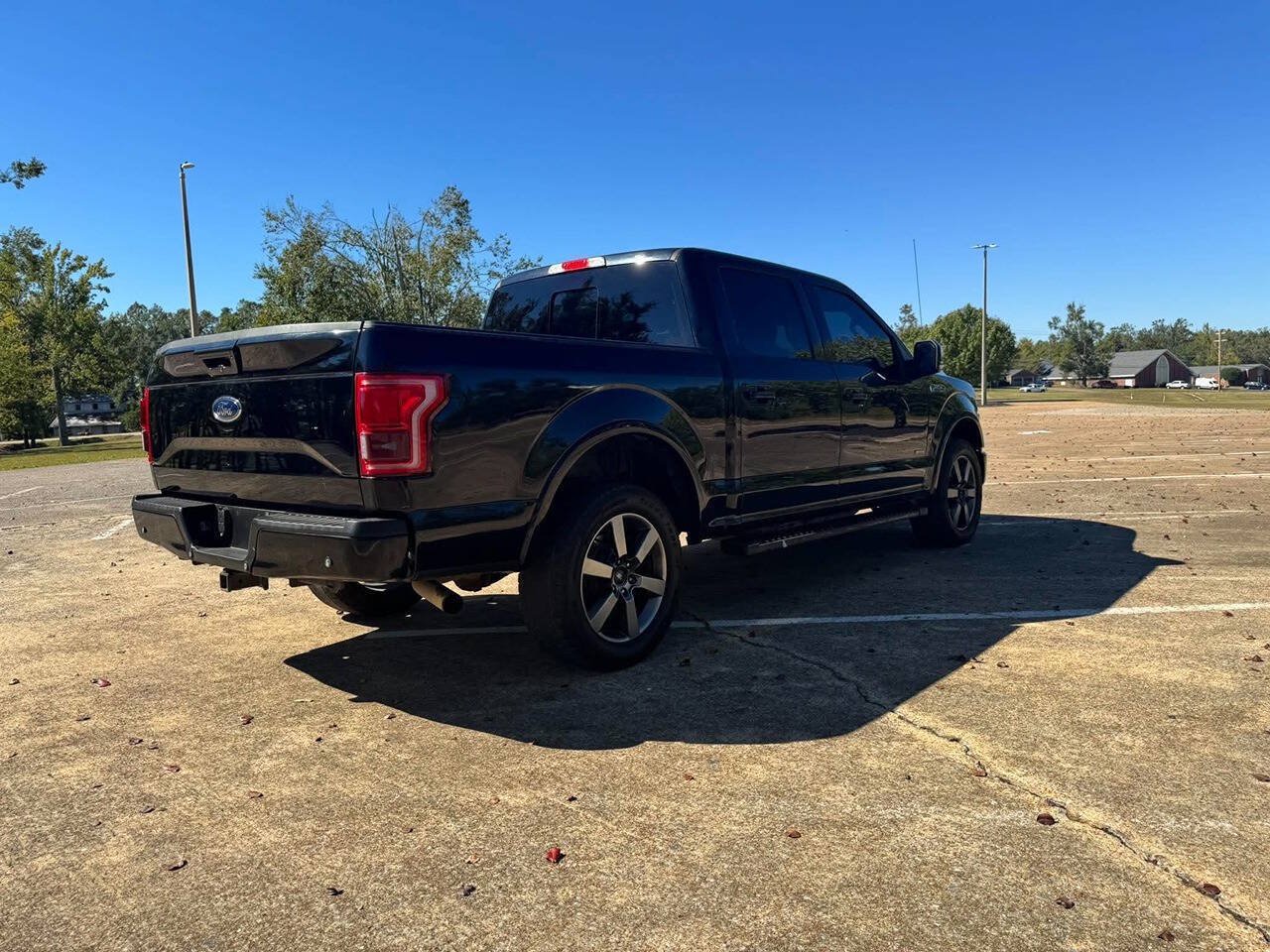 Used 2017 Ford F150 Lariat w/ Equipment Group 502A Luxury AWD/4WD image 4