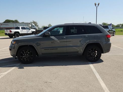 Used 2019 Jeep Grand Cherokee Altitude RWD image 2