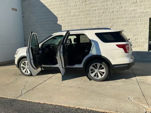 Used 2018 Ford Explorer Limited AWD/4WD image 14