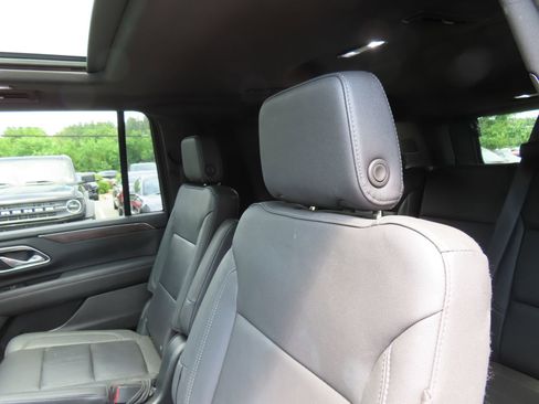 Used 2023 Chevrolet Suburban LT w/ Luxury Package AWD/4WD image 28