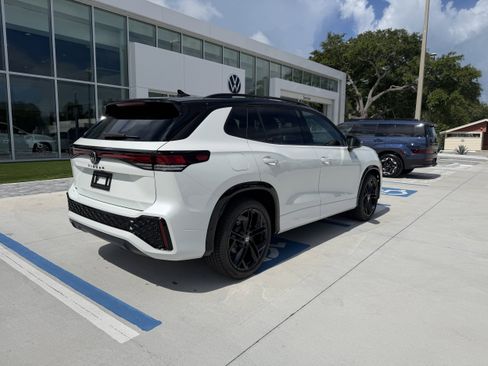 New 2026 Volkswagen Tiguan SE R-Line AWD/4WD image 3