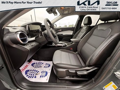 Used 2025 Chevrolet Trax LT FWD image 9