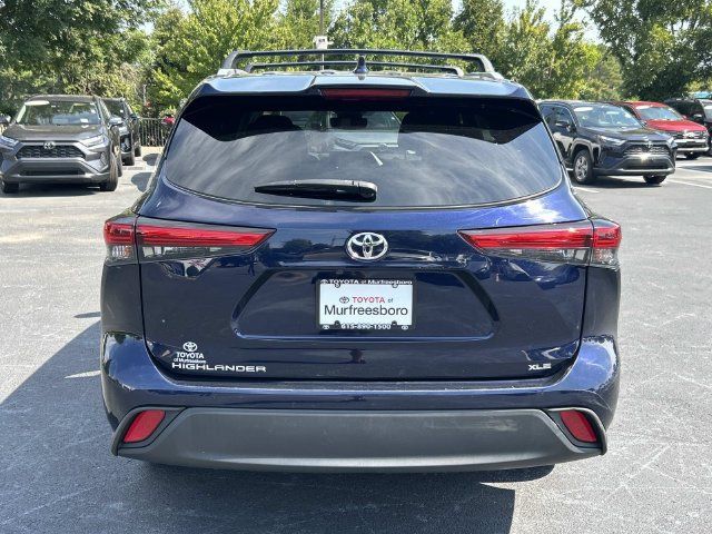 Used 2023 Toyota Highlander XLE FWD image 5