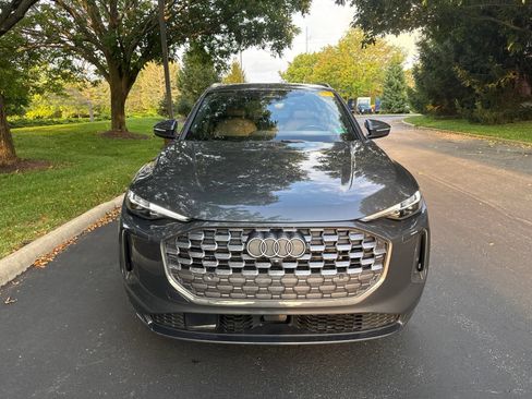 Used 2025 Audi Q5 Premium Plus w/ Premium Plus AWD/4WD image 8