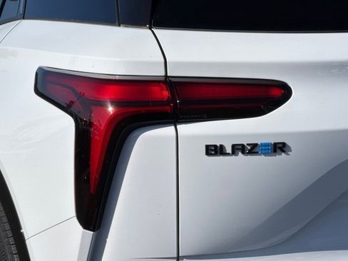 Used 2024 Chevrolet Blazer EV RS AWD/4WD image 46