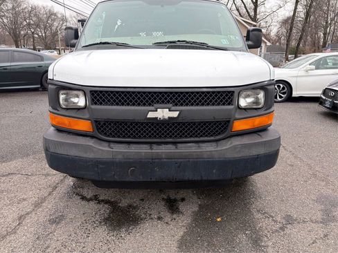 Used 2009 Chevrolet Express 2500 image 14