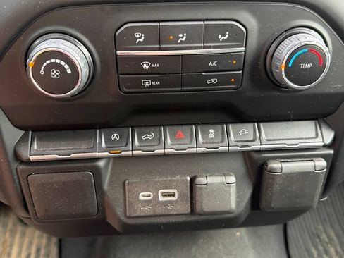 Used 2022 Chevrolet Silverado 1500 Custom AWD/4WD image 25