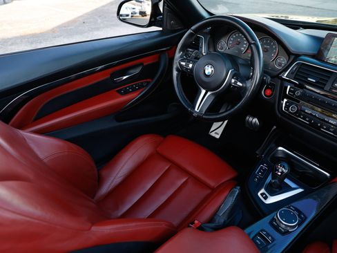 Used 2016 BMW M4 Convertible image 24