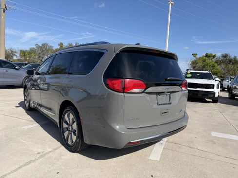 Used 2020 Chrysler Pacifica Limited w/ Advanced Safetytec Group image 6