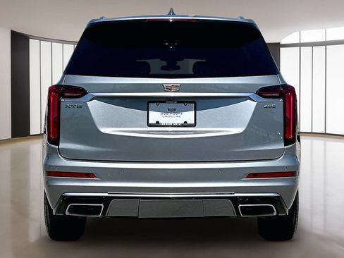 Used 2025 Cadillac XT6 Premium Luxury AWD/4WD image 4