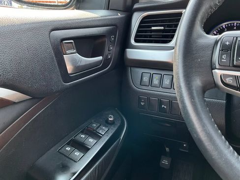 Used 2014 Toyota Highlander Limited w/ Driver Technology Package AWD/4WD image 24