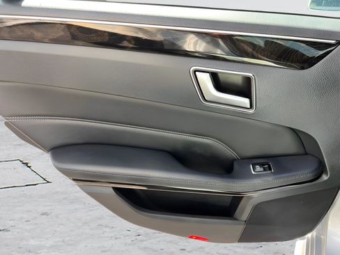 Used 2014 Mercedes-Benz E 350 4MATIC Sedan image 20