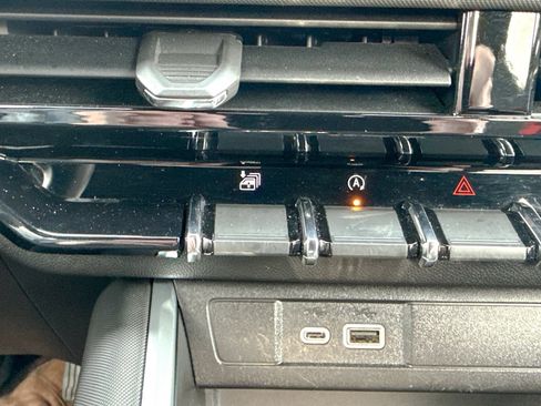 Certified 2023 Chevrolet Colorado Z71 w/ Z71 Convenience Package 2 image 32