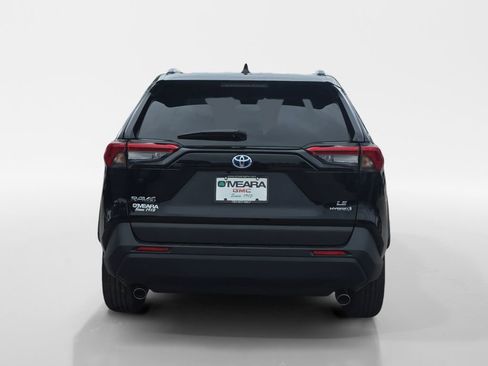 Used 2024 Toyota RAV4 LE AWD/4WD image 4