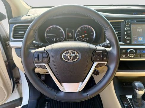 Used 2017 Toyota Highlander Limited AWD/4WD image 12