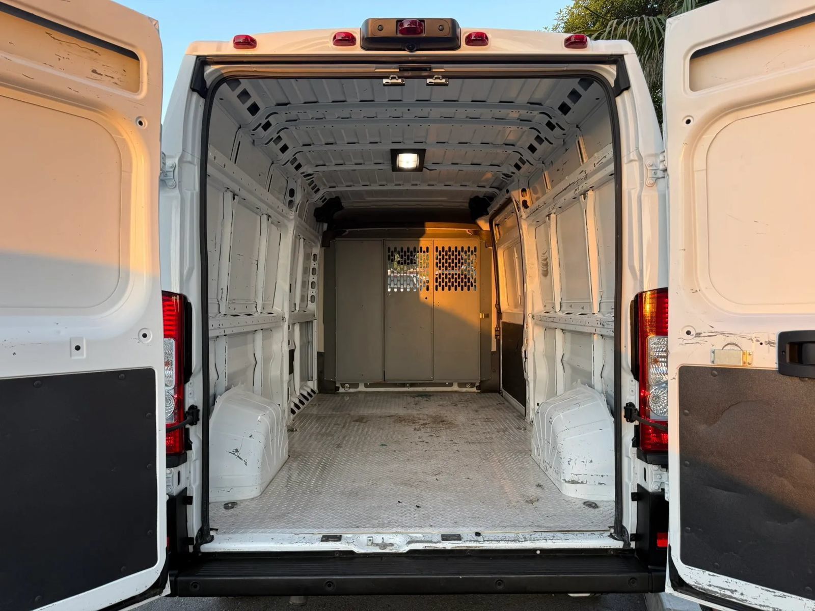 Used 2021 RAM ProMaster 2500 w/ Interior LED Lighting Group FWD image 10