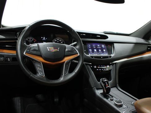 Used 2020 Cadillac XT5 Premium Luxury FWD image 2