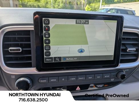 Used 2023 Hyundai Venue Limited FWD image 10