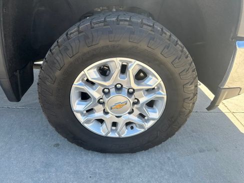 Used 2021 Chevrolet Silverado 2500 LTZ w/ Z71 Off-Road Package AWD/4WD image 34
